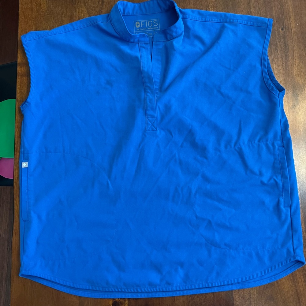 FIGS Rafaella Scrub Top - Caribbean Blue size Medium